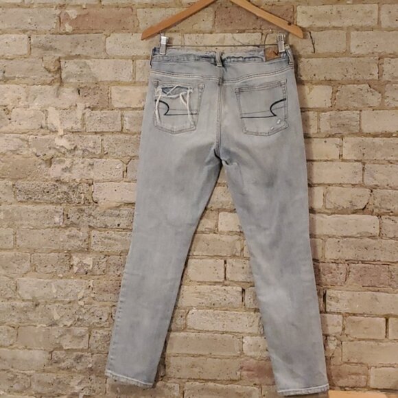 Women Distressed, Light Denim, Boyfriend Jeans. American Eagle. Size 4. - Picture 5 of 7